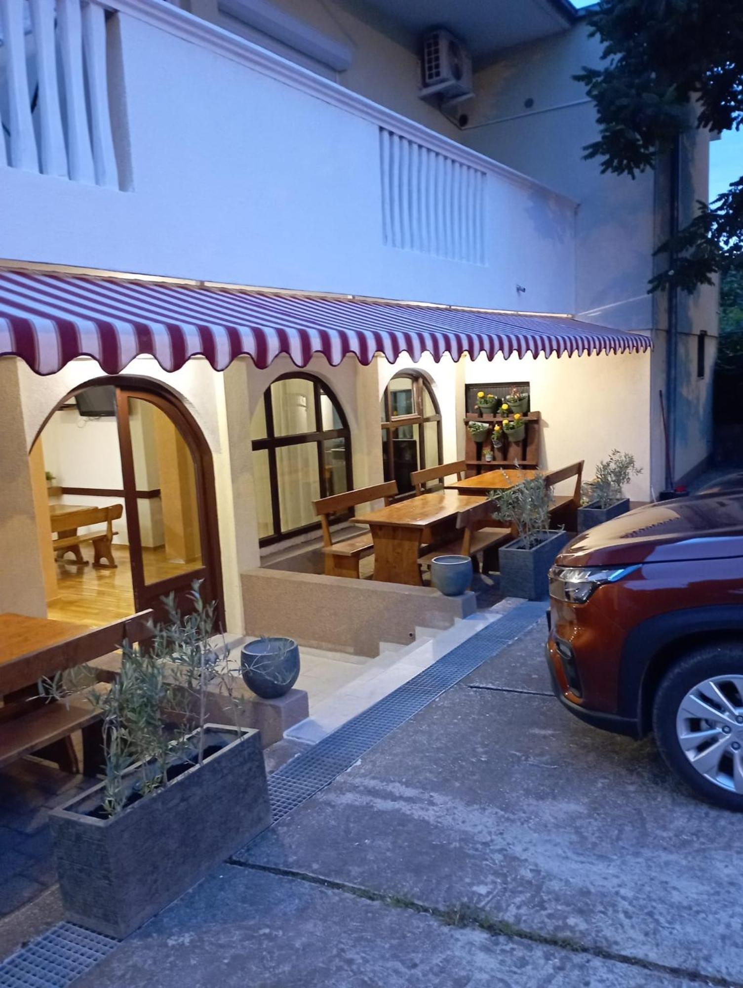 Apartments And Pansion M&R Turanj Exterior foto